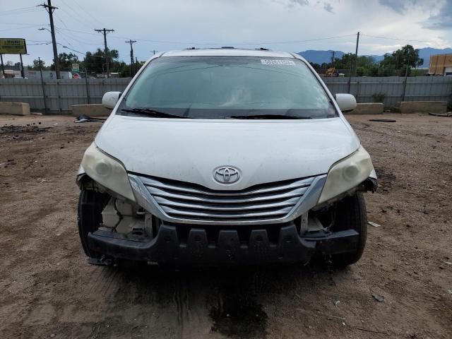 Photo 4 VIN: 5TDYK3DC6BS125197 - TOYOTA SIENNA XLE 