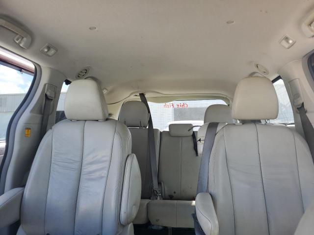 Photo 9 VIN: 5TDYK3DC6BS129900 - TOYOTA SIENNA XLE 