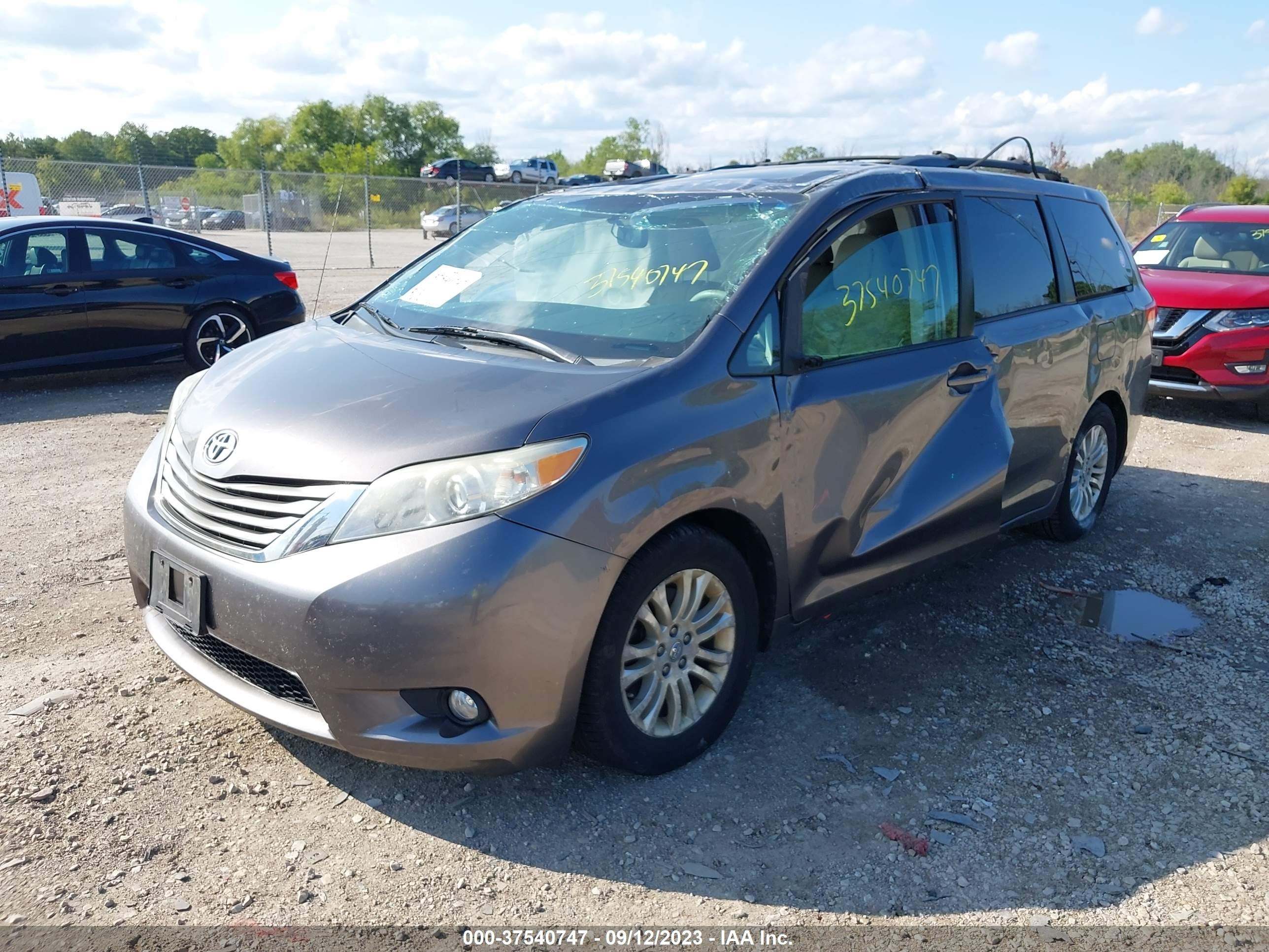 Photo 1 VIN: 5TDYK3DC6BS140198 - TOYOTA SIENNA 