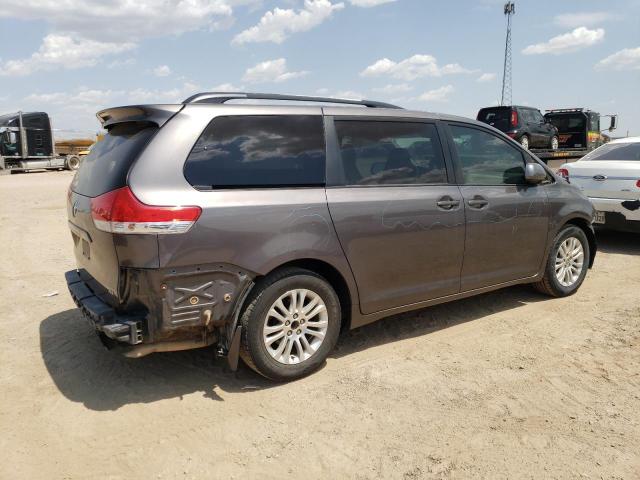 Photo 2 VIN: 5TDYK3DC6CS183120 - TOYOTA SIENNA XLE 