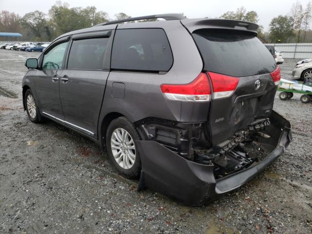 Photo 2 VIN: 5TDYK3DC6CS194540 - TOYOTA SIENNA XLE 