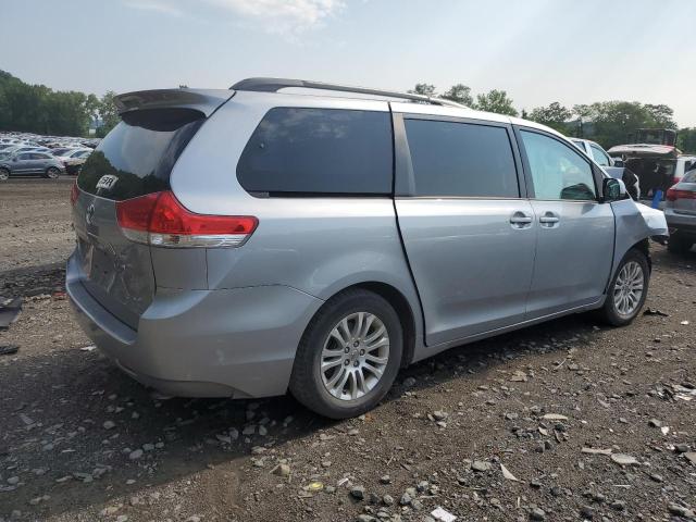 Photo 2 VIN: 5TDYK3DC6CS228606 - TOYOTA SIENNA XLE 