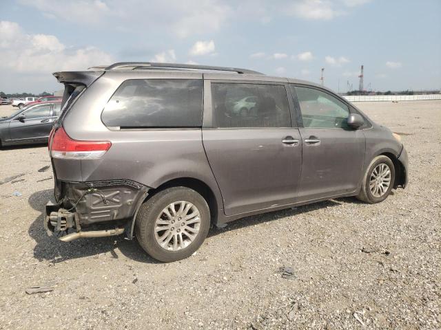 Photo 2 VIN: 5TDYK3DC6CS239363 - TOYOTA SIENNA XLE 