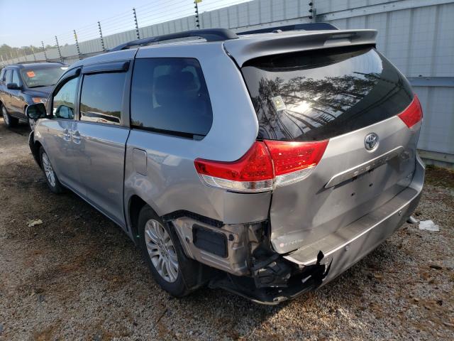 Photo 2 VIN: 5TDYK3DC6CS246961 - TOYOTA SIENNA XLE 