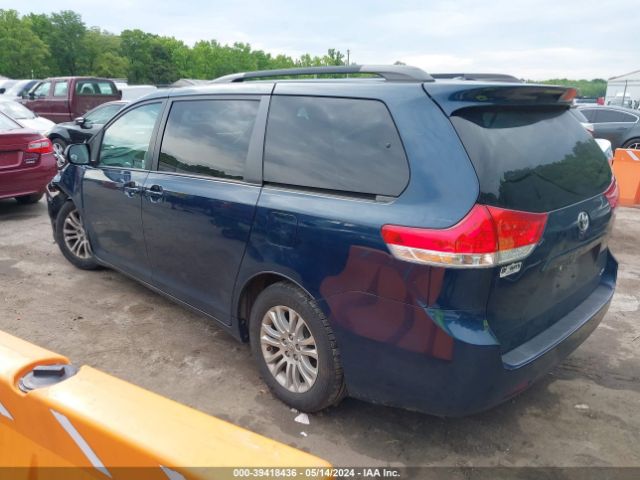 Photo 2 VIN: 5TDYK3DC6CS249472 - TOYOTA SIENNA XLE 