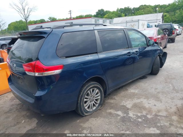 Photo 3 VIN: 5TDYK3DC6CS249472 - TOYOTA SIENNA XLE 