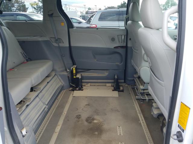 Photo 5 VIN: 5TDYK3DC6CS250959 - TOYOTA SIENNA XLE 