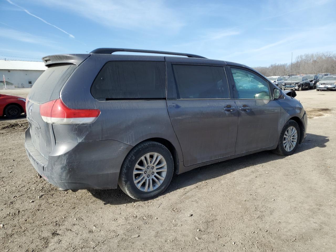 Photo 2 VIN: 5TDYK3DC6CS266529 - TOYOTA SIENNA 