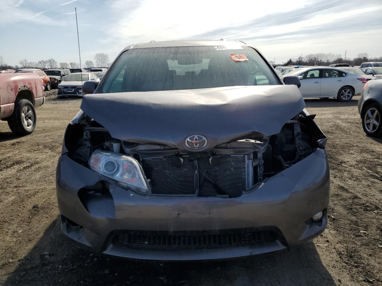 Photo 4 VIN: 5TDYK3DC6CS266529 - TOYOTA SIENNA 