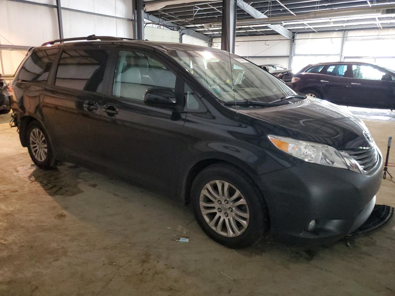 Photo 3 VIN: 5TDYK3DC6DS283333 - TOYOTA SIENNA 