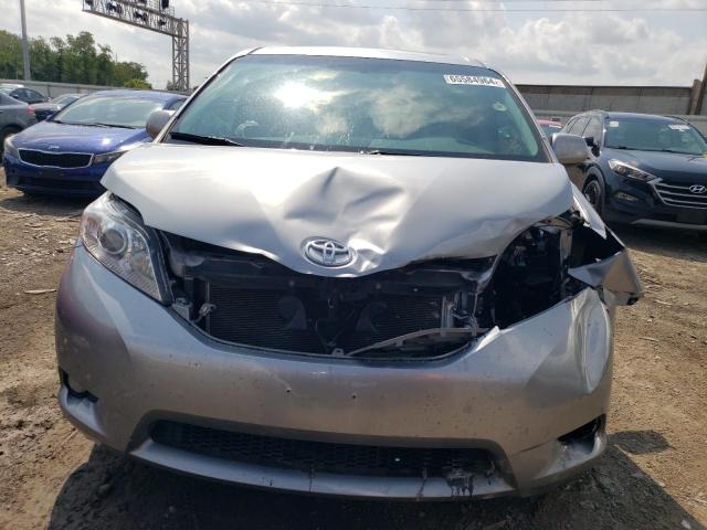 Photo 4 VIN: 5TDYK3DC6DS284580 - TOYOTA SIENNA XLE 