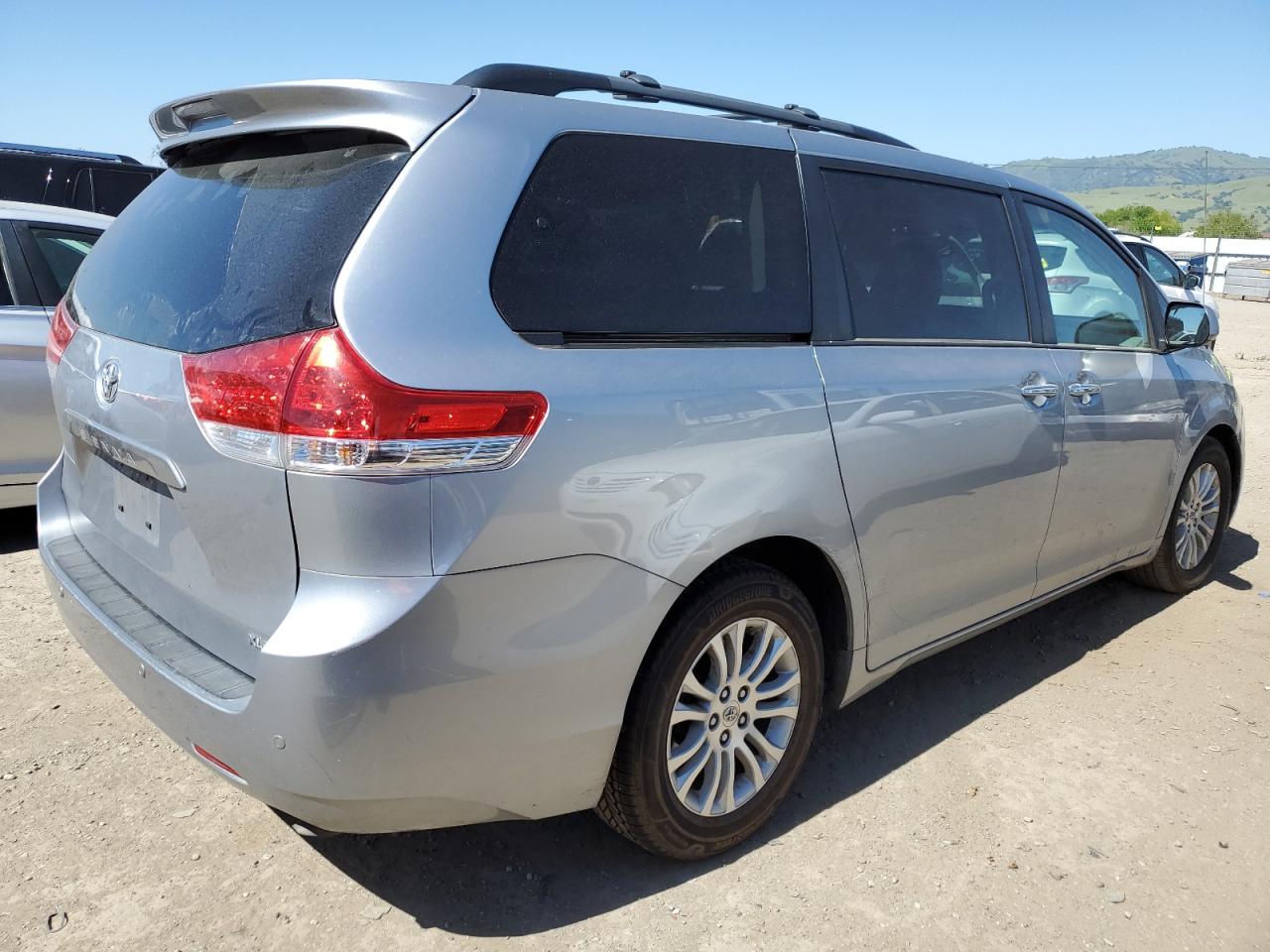 Photo 2 VIN: 5TDYK3DC6DS296700 - TOYOTA SIENNA 