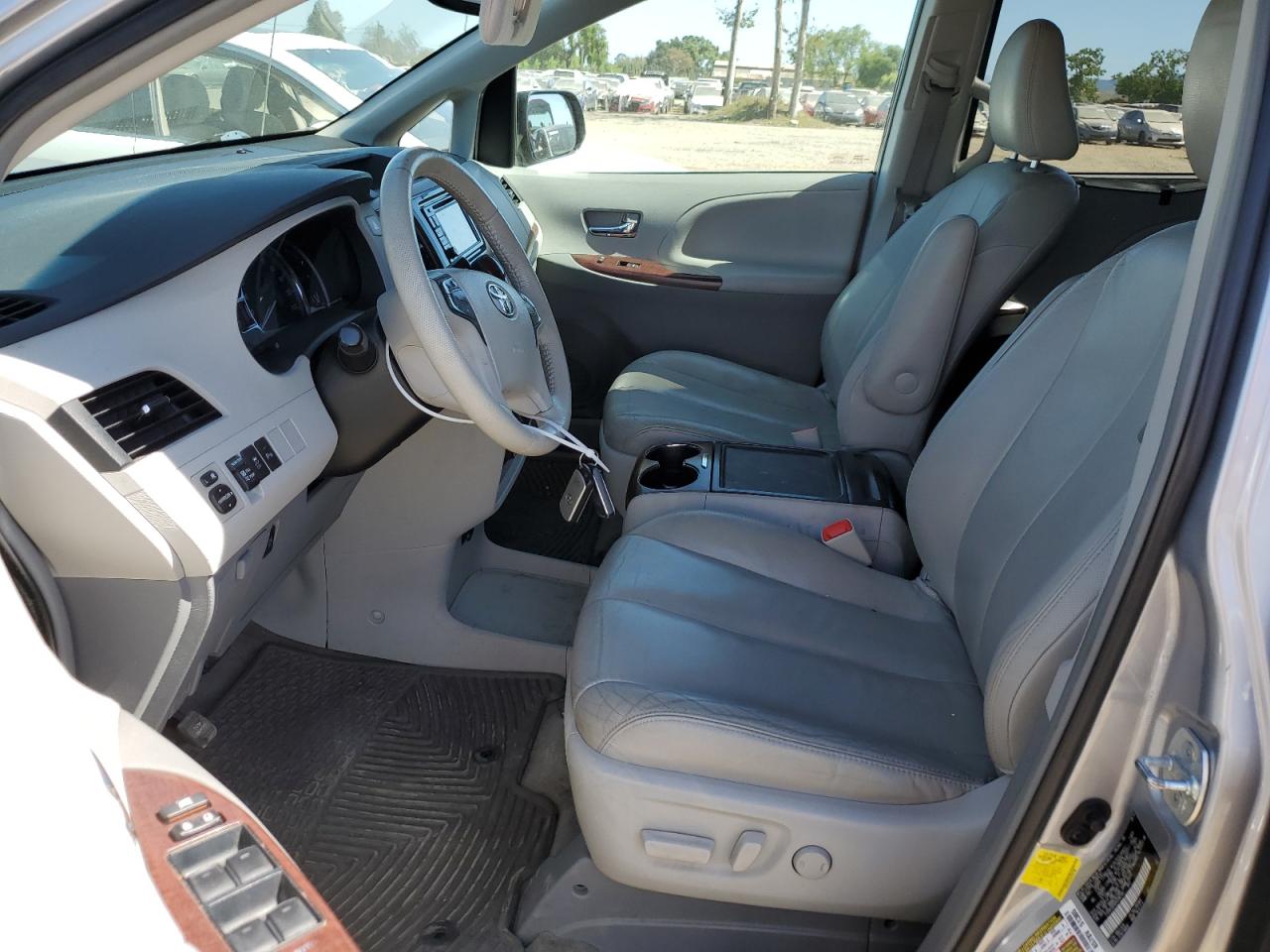 Photo 6 VIN: 5TDYK3DC6DS296700 - TOYOTA SIENNA 