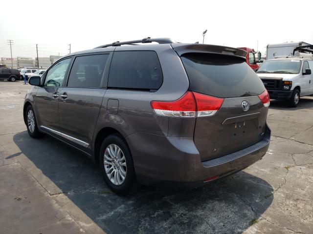 Photo 2 VIN: 5TDYK3DC6DS333938 - TOYOTA SIENNA XLE 