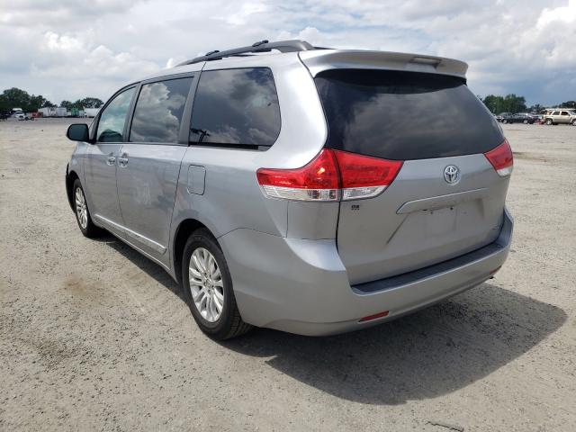 Photo 2 VIN: 5TDYK3DC6DS375686 - TOYOTA SIENNA XLE 