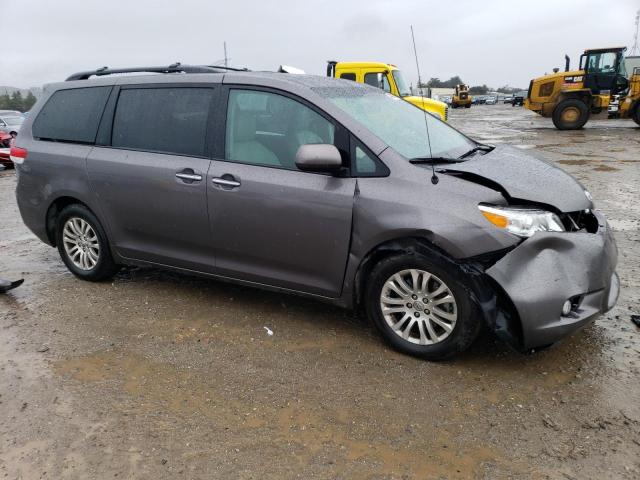 Photo 3 VIN: 5TDYK3DC6DS388129 - TOYOTA SIENNA XLE 