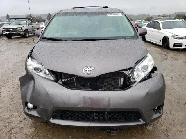 Photo 4 VIN: 5TDYK3DC6DS388129 - TOYOTA SIENNA XLE 