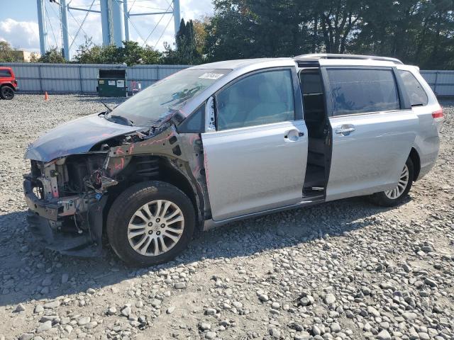 Photo 0 VIN: 5TDYK3DC6DS400747 - TOYOTA SIENNA XLE 