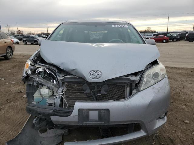 Photo 4 VIN: 5TDYK3DC6ES428162 - TOYOTA SIENNA XLE 