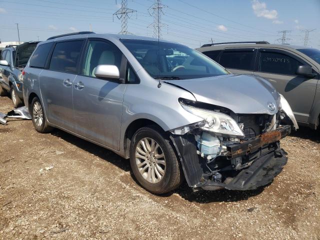 Photo 3 VIN: 5TDYK3DC6ES428551 - TOYOTA SIENNA XLE 