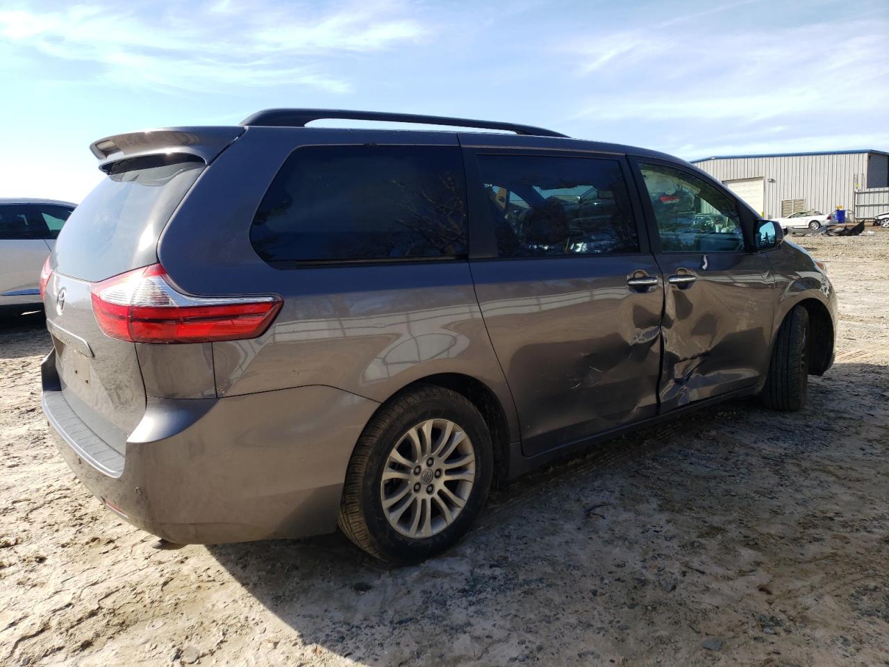 Photo 2 VIN: 5TDYK3DC6FS651111 - TOYOTA SIENNA 