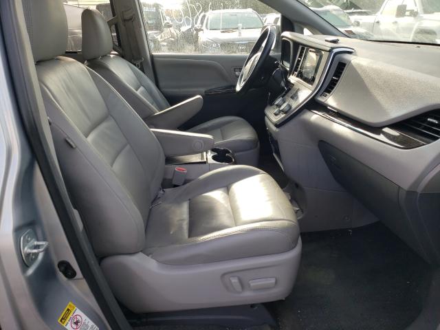 Photo 4 VIN: 5TDYK3DC6GS690704 - TOYOTA SIENNA XLE 