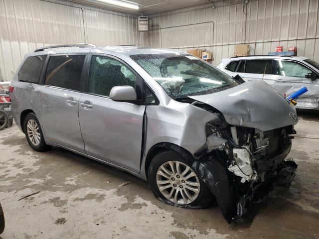 Photo 3 VIN: 5TDYK3DC6GS733096 - TOYOTA SIENNA XLE 