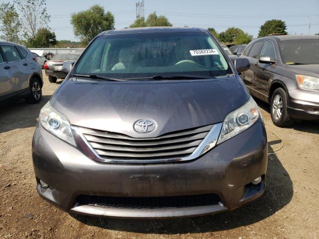 Photo 4 VIN: 5TDYK3DC7BS024153 - TOYOTA SIENNA XLE 