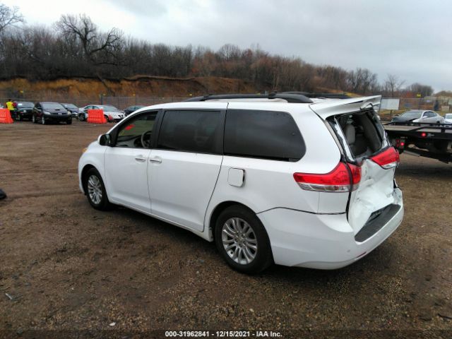 Photo 2 VIN: 5TDYK3DC7BS028350 - TOYOTA SIENNA 