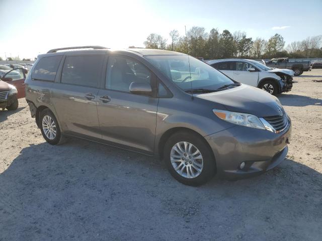 Photo 3 VIN: 5TDYK3DC7BS031345 - TOYOTA SIENNA XLE 