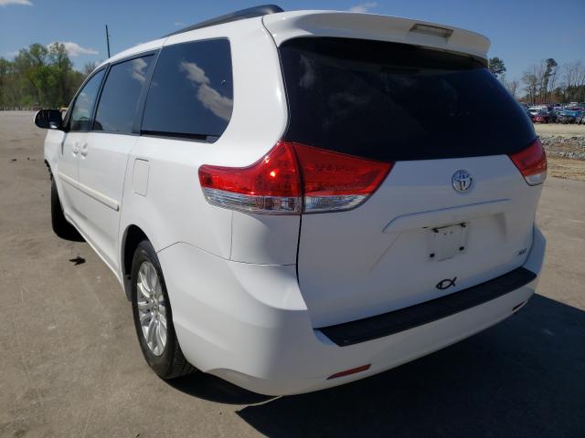 Photo 2 VIN: 5TDYK3DC7BS063583 - TOYOTA SIENNA XLE 