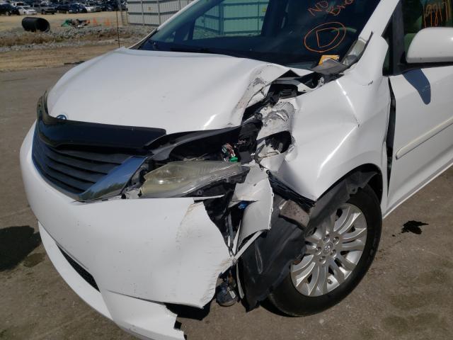 Photo 8 VIN: 5TDYK3DC7BS063583 - TOYOTA SIENNA XLE 