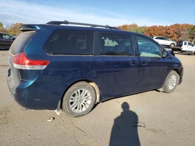 Photo 2 VIN: 5TDYK3DC7BS070971 - TOYOTA SIENNA XLE 