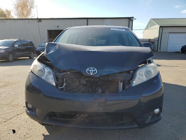 Photo 4 VIN: 5TDYK3DC7BS070971 - TOYOTA SIENNA XLE 