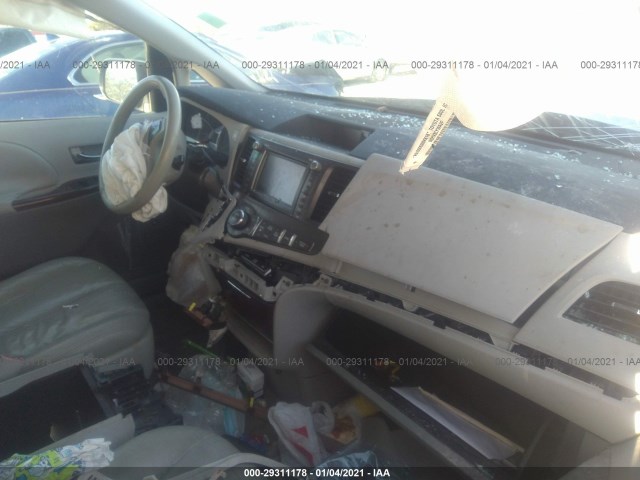 Photo 4 VIN: 5TDYK3DC7BS072252 - TOYOTA SIENNA XLE 