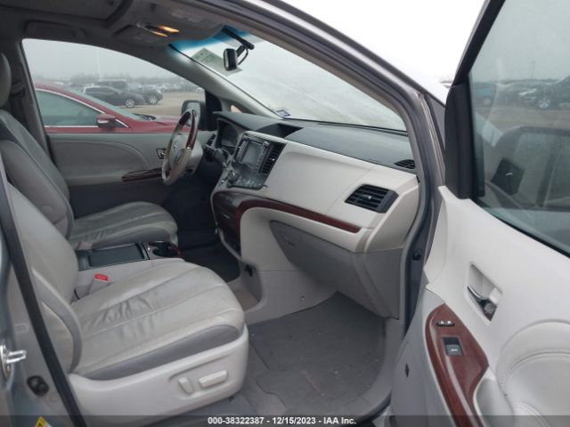 Photo 4 VIN: 5TDYK3DC7BS077290 - TOYOTA SIENNA 