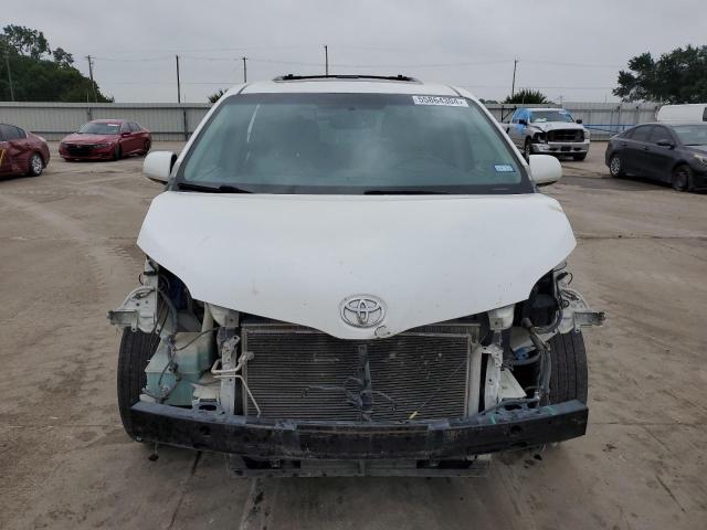 Photo 4 VIN: 5TDYK3DC7BS078732 - TOYOTA SIENNA XLE 