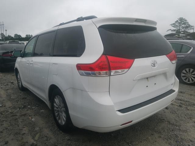 Photo 2 VIN: 5TDYK3DC7BS085437 - TOYOTA SIENNA XLE 