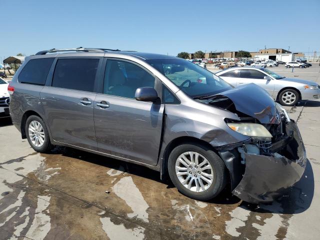 Photo 3 VIN: 5TDYK3DC7BS107288 - TOYOTA SIENNA XLE 