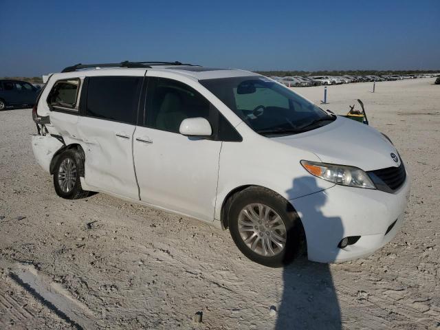 Photo 3 VIN: 5TDYK3DC7BS128304 - TOYOTA SIENNA XLE 