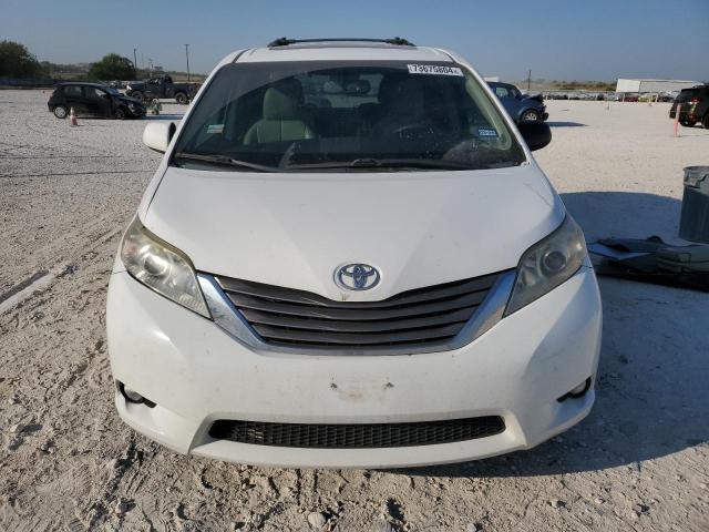 Photo 4 VIN: 5TDYK3DC7BS128304 - TOYOTA SIENNA XLE 