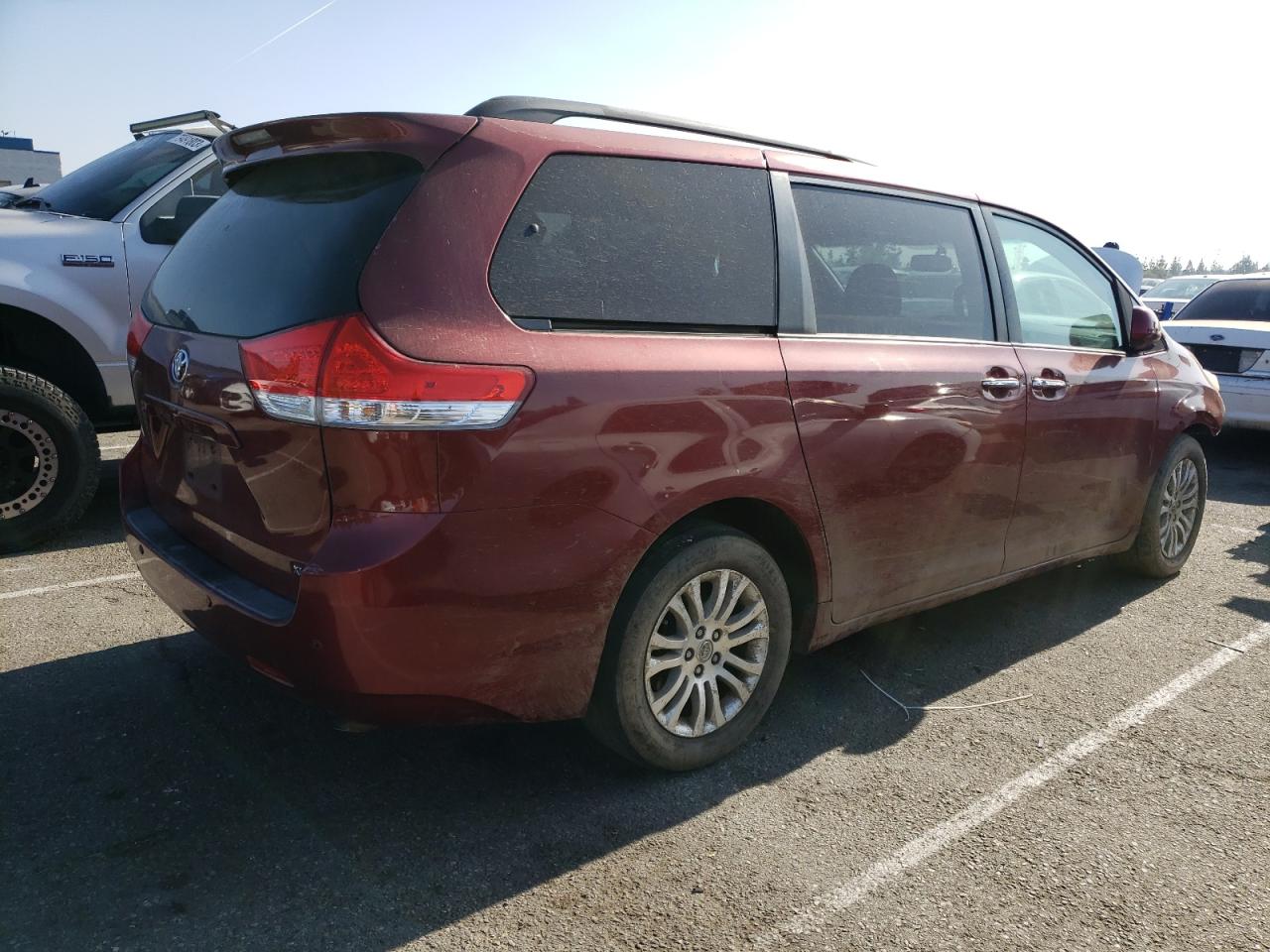 Photo 2 VIN: 5TDYK3DC7BS134913 - TOYOTA SIENNA 