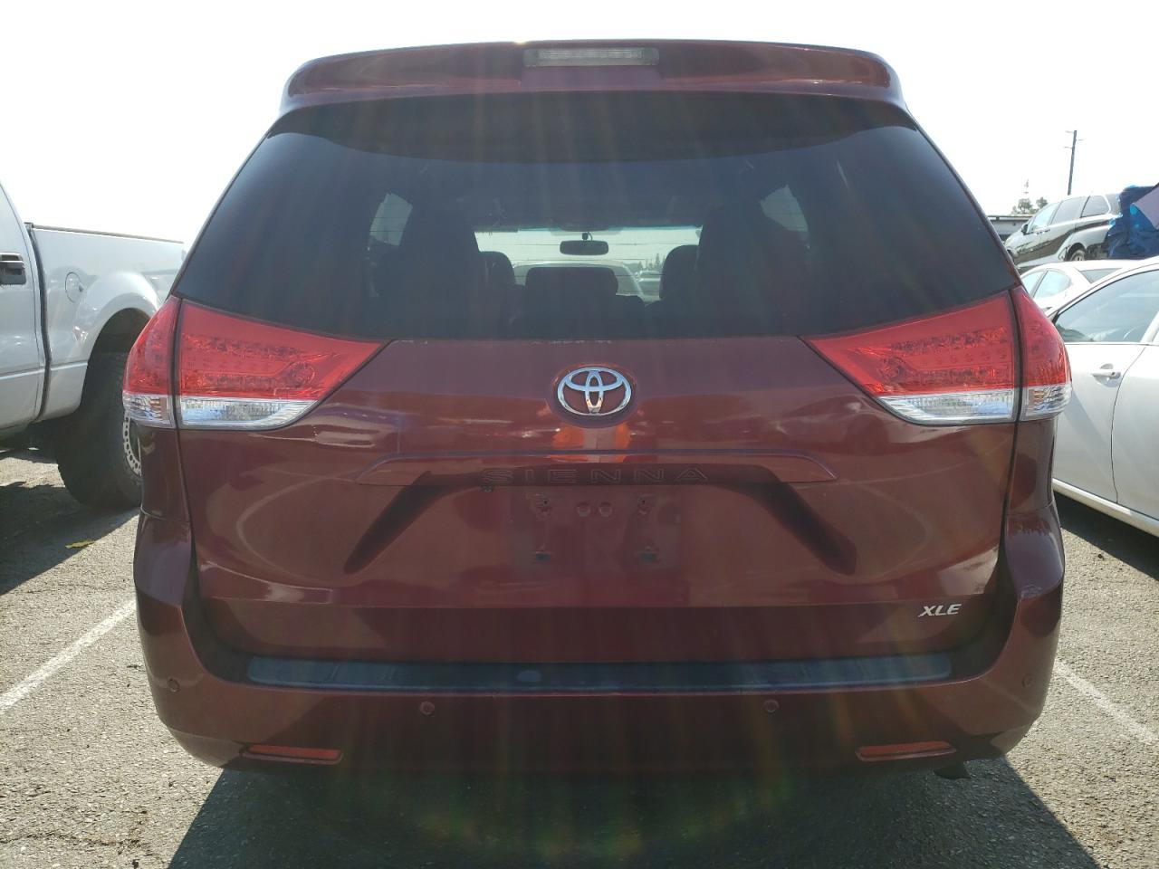 Photo 5 VIN: 5TDYK3DC7BS134913 - TOYOTA SIENNA 