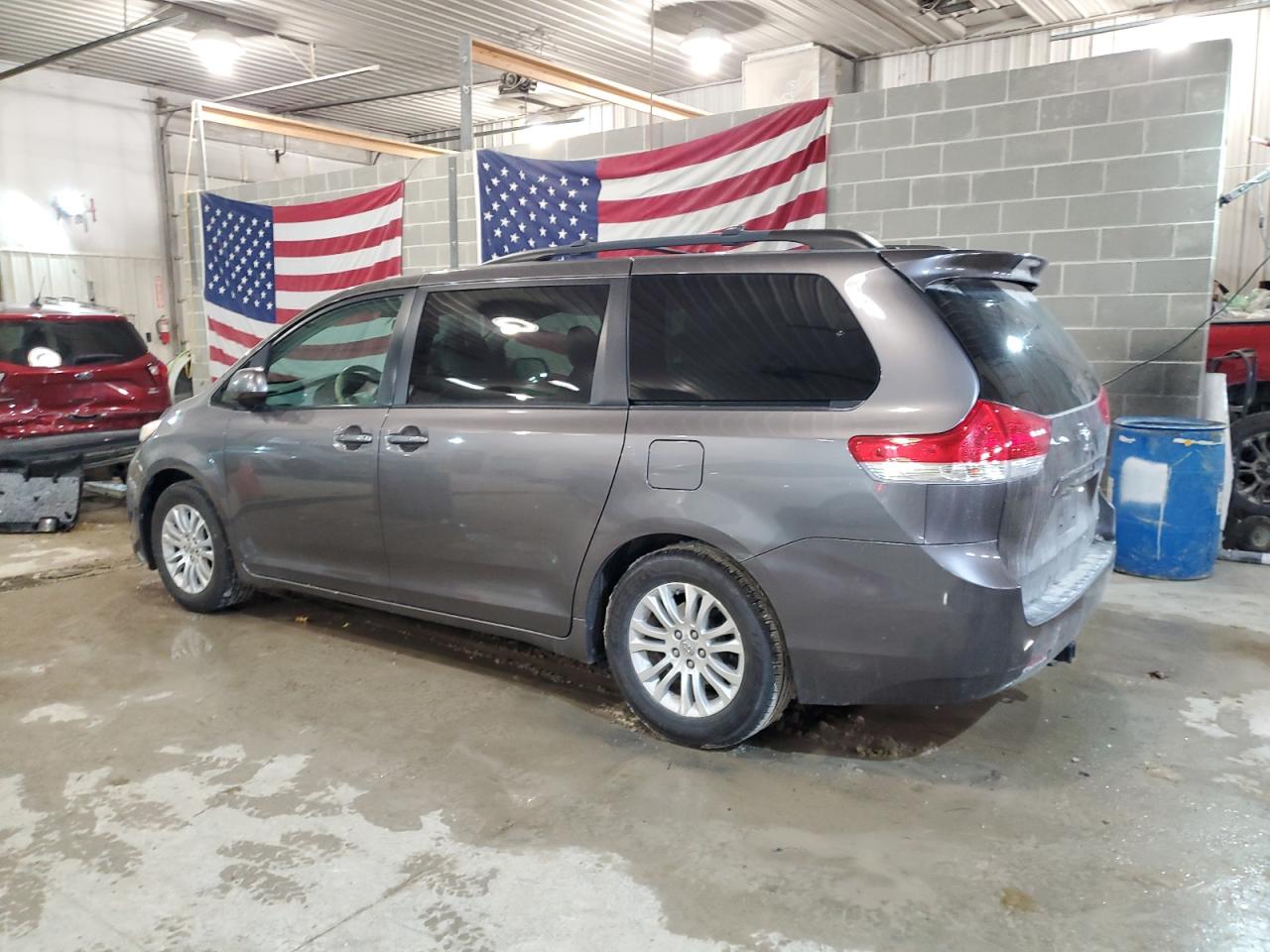 Photo 1 VIN: 5TDYK3DC7BS143644 - TOYOTA SIENNA 