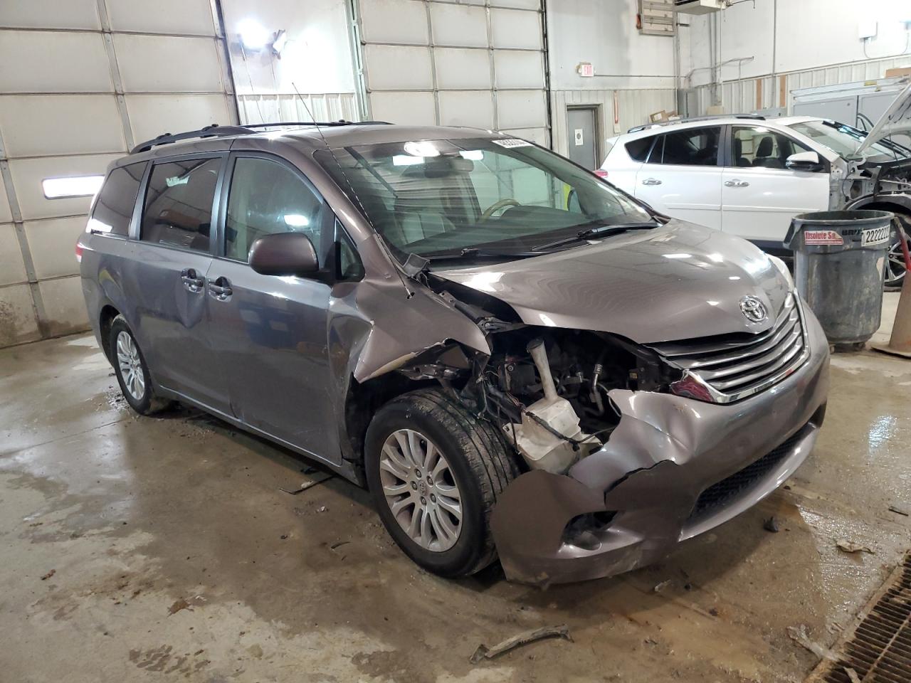 Photo 3 VIN: 5TDYK3DC7BS143644 - TOYOTA SIENNA 