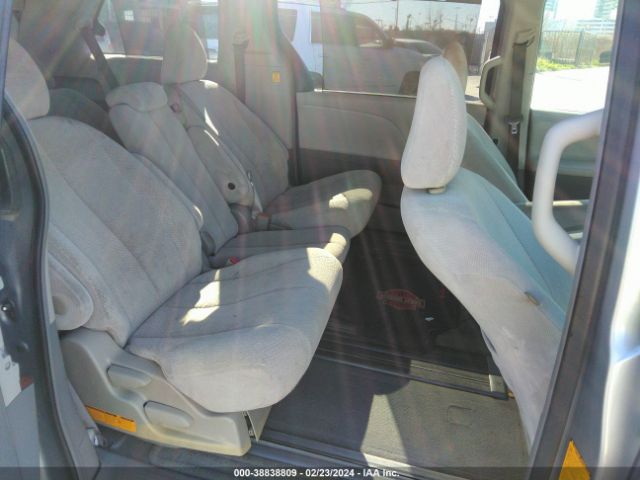 Photo 7 VIN: 5TDYK3DC7BS146446 - TOYOTA SIENNA 