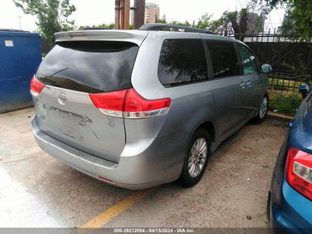 Photo 3 VIN: 5TDYK3DC7BS146446 - TOYOTA SIENNA 