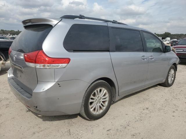 Photo 2 VIN: 5TDYK3DC7CS182770 - TOYOTA SIENNA XLE 