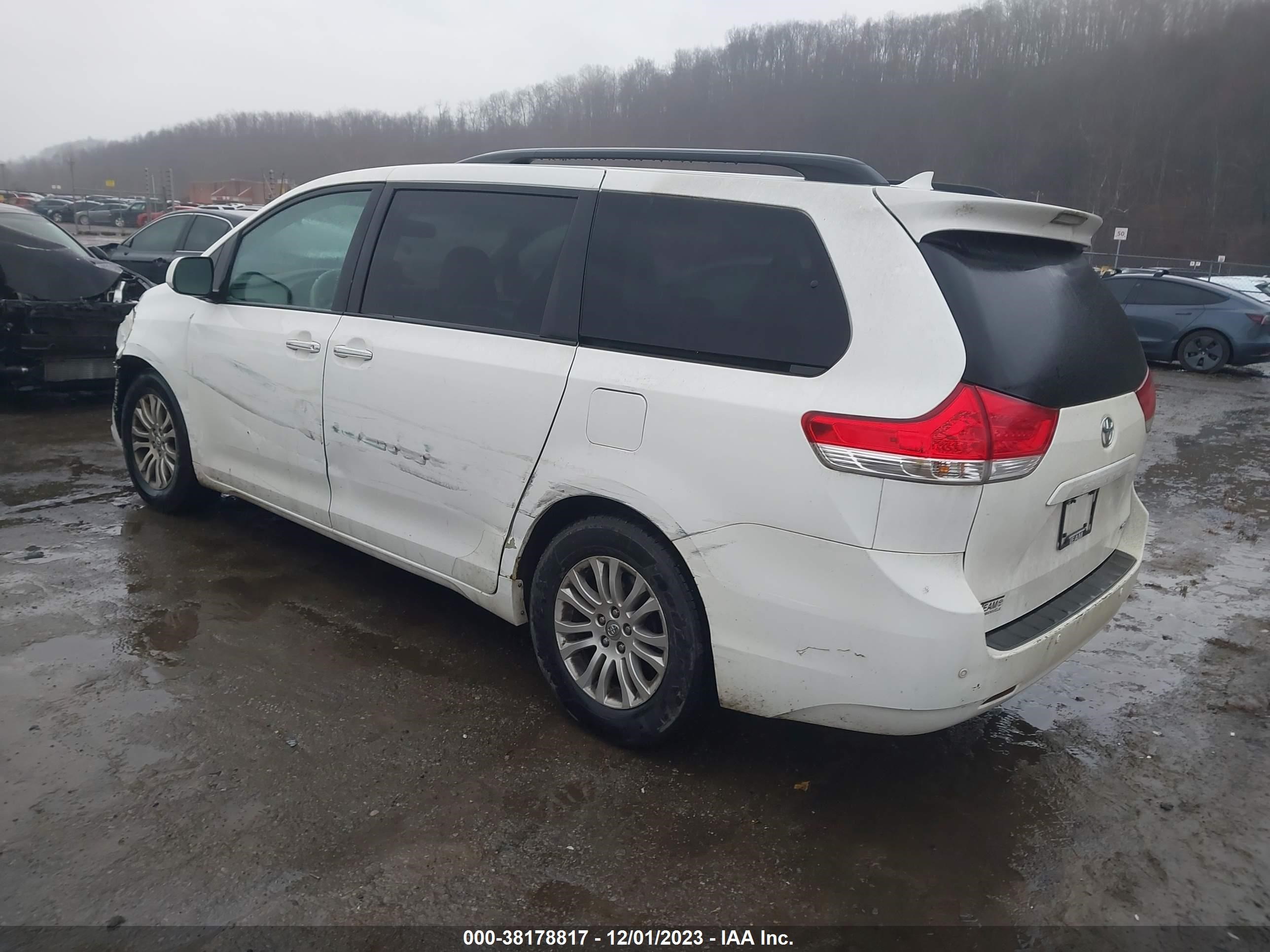 Photo 2 VIN: 5TDYK3DC7CS186785 - TOYOTA SIENNA 