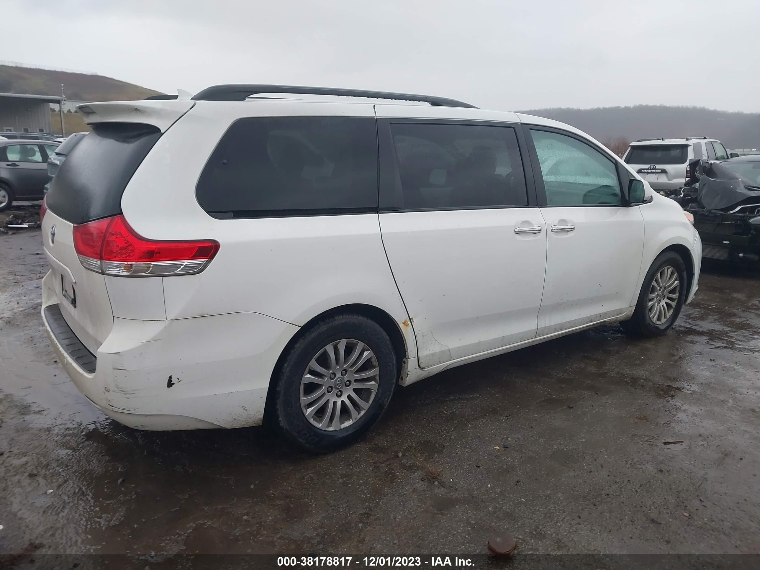 Photo 3 VIN: 5TDYK3DC7CS186785 - TOYOTA SIENNA 